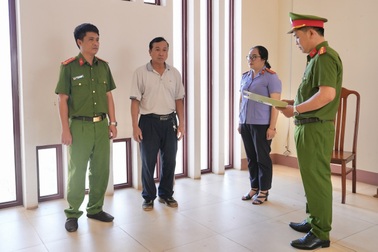 Khởi tố người đàn ông trộn đậu nành, hương liệu để sản xuất cà phê giả