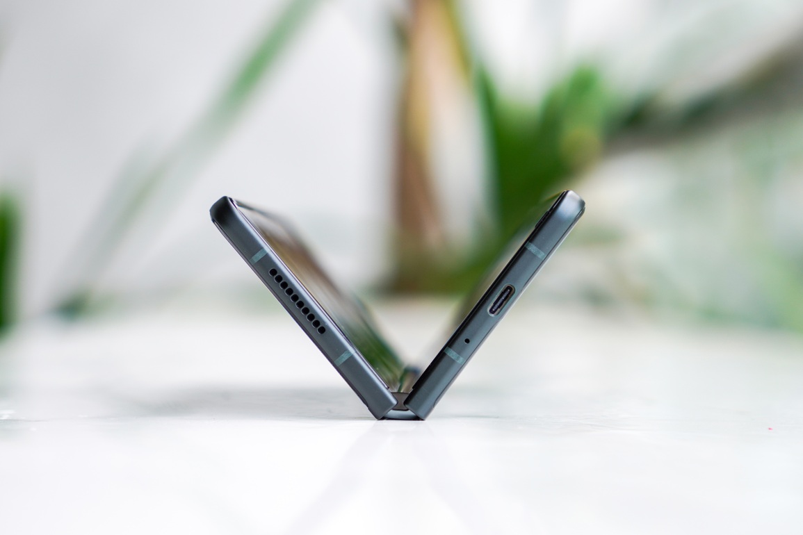 Đánh giá Galaxy Z Fold3: màn hình gập độc đáo, có chống nước - 2 Đánh giá Galaxy Z Fold3: màn hình gập độc đáo, có chống nước - 2