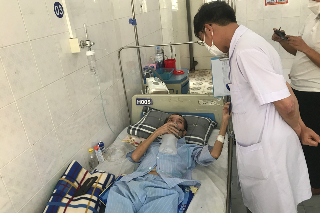 Vụ 8 công nhân bị bụi phổi, 3 người tử vong: Thêm 2 bệnh nhân trở nặng - 2 Vụ 8 công nhân bị bụi phổi, 3 người tử vong: Thêm 2 bệnh nhân trở nặng - 2