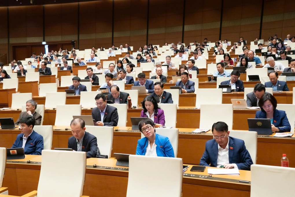 18 ledare och suppleanter avskedade för korruption - 2 Cách chức 18 người đứng đầu và cấp phó vì để xảy ra tham nhũng - 2