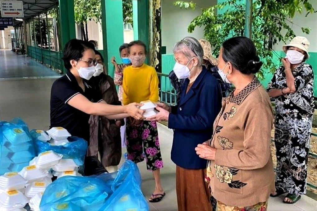 Gác 2 bằng đại học, cô gái chân lệch làm bánh ngọt lãi 50 triệu đồng/tháng - 4 Gác 2 bằng đại học, cô gái chân lệch làm bánh ngọt lãi 50 triệu đồng/tháng - 4