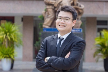 Tốt nghiệp thủ khoa đại học ở tuổi 30