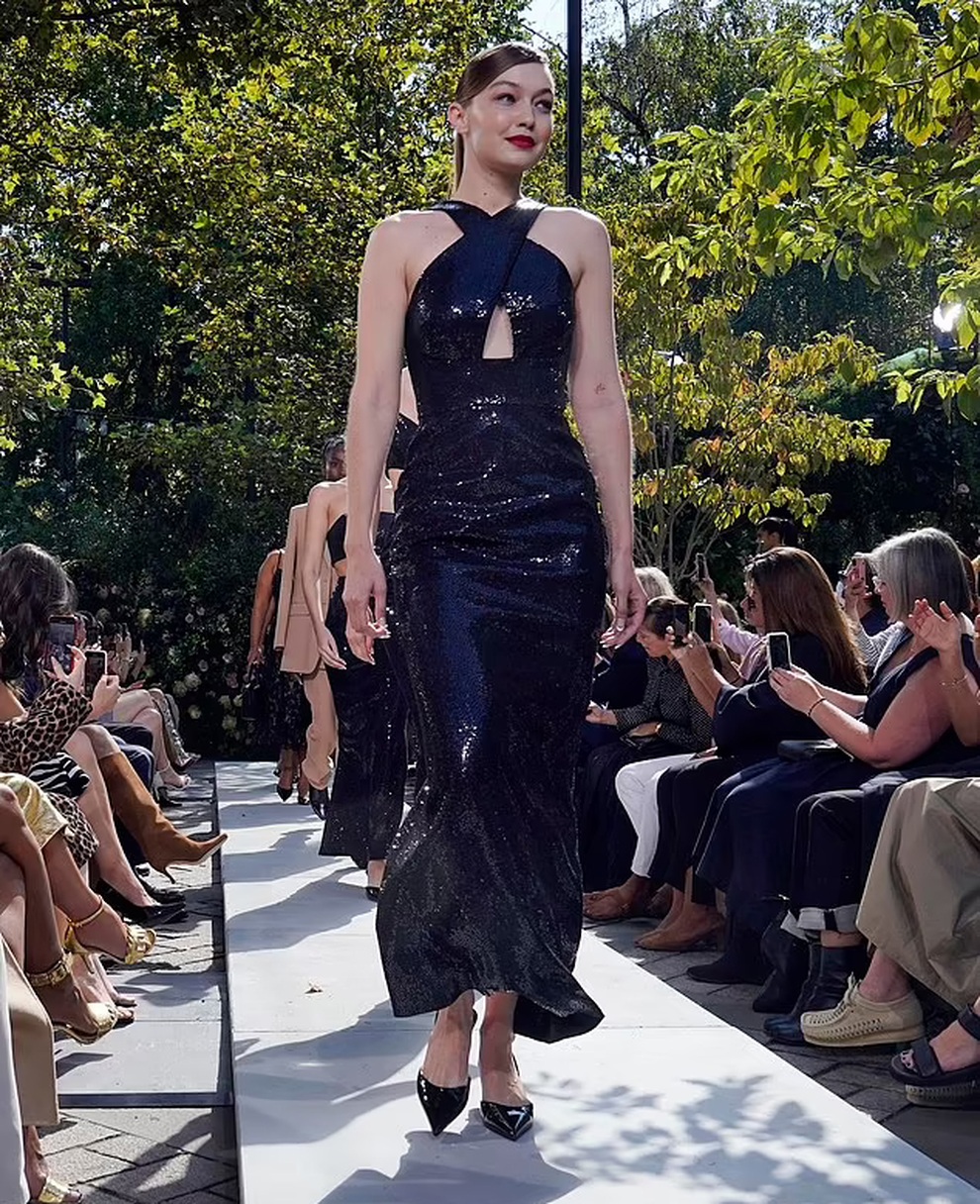 Kendall Jenner tái xuất quyến rũ tại tuần lễ thời trang New York - 4