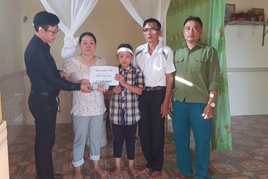 Bạn đọc giúp đỡ gia đình cháu bé bị viêm não Nhật Bản hơn 72 triệu đồng