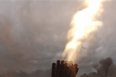 Siêu rocket phương Tây đối đầu dàn hỏa lực "chiến thần" của Nga ở Donbass