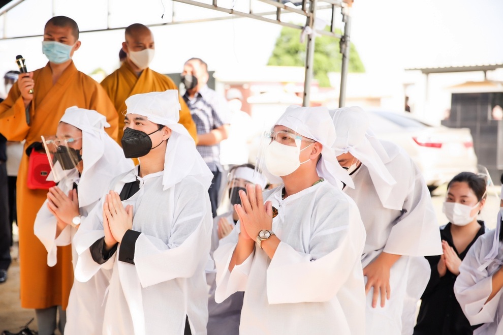4 tháng sau ngày mẹ mất, Ngọc Sơn mới có thể làm lễ hạ huyệt tiễn biệt - 1 4 tháng sau ngày mẹ mất, Ngọc Sơn mới có thể làm lễ hạ huyệt tiễn biệt - 1