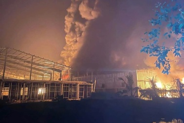 Cháy lớn tại một công ty ở Hải Dương