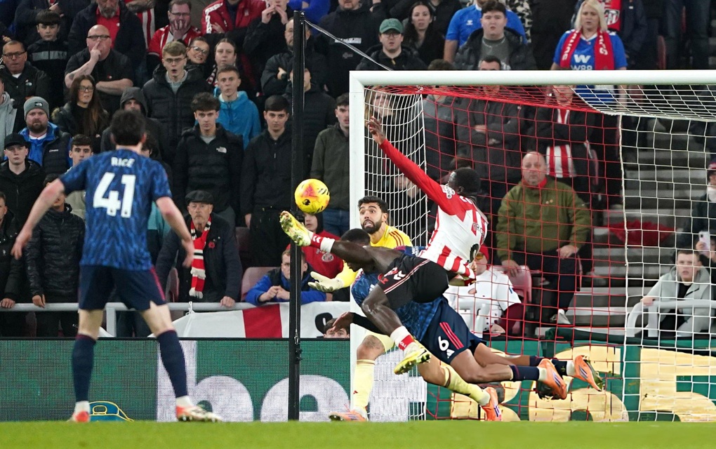 Sunderland cầm hòa kịch tính Arsenal tại sân Ánh sáng - 3