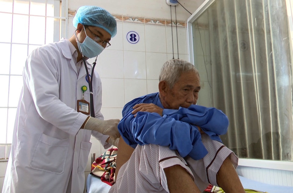 Phú Yên: Bác sĩ Kosr Y Phân - chỗ dựa của người bệnh đồng bào vùng cao - 1 Phú Yên: Bác sĩ Kosr Y Phân - chỗ dựa của người bệnh đồng bào vùng cao - 1