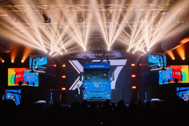 Xe đầu kéo Dongfeng An Sương X7: Ghi điểm ở công nghệ và hiệu suất