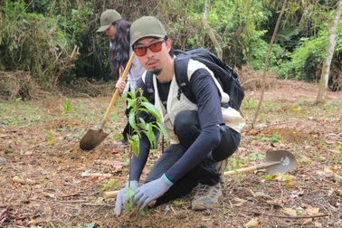Đen Vâu, Hà Anh Tuấn trồng cây tái sinh rừng ở Ninh Bình