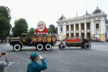 Đoàn xe chở linh cữu nguyên Chủ tịch Trần Đức Lương trên đường phố Hà Nội