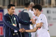 Kiatisuk: "Cả Đông Nam Á muốn thấy Công Phượng ghi bàn"