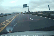 Quay đầu xe trên đường cao tốc, tài xế còn "cà" xe đi đúng