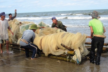 Hết năm người dân “bãi ngang” mới được hưởng BHYT miễn phí?
