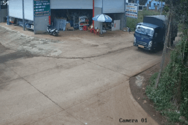 Ba nữ sinh đi xe đạp điện thương vong sau va chạm với ô tô tải