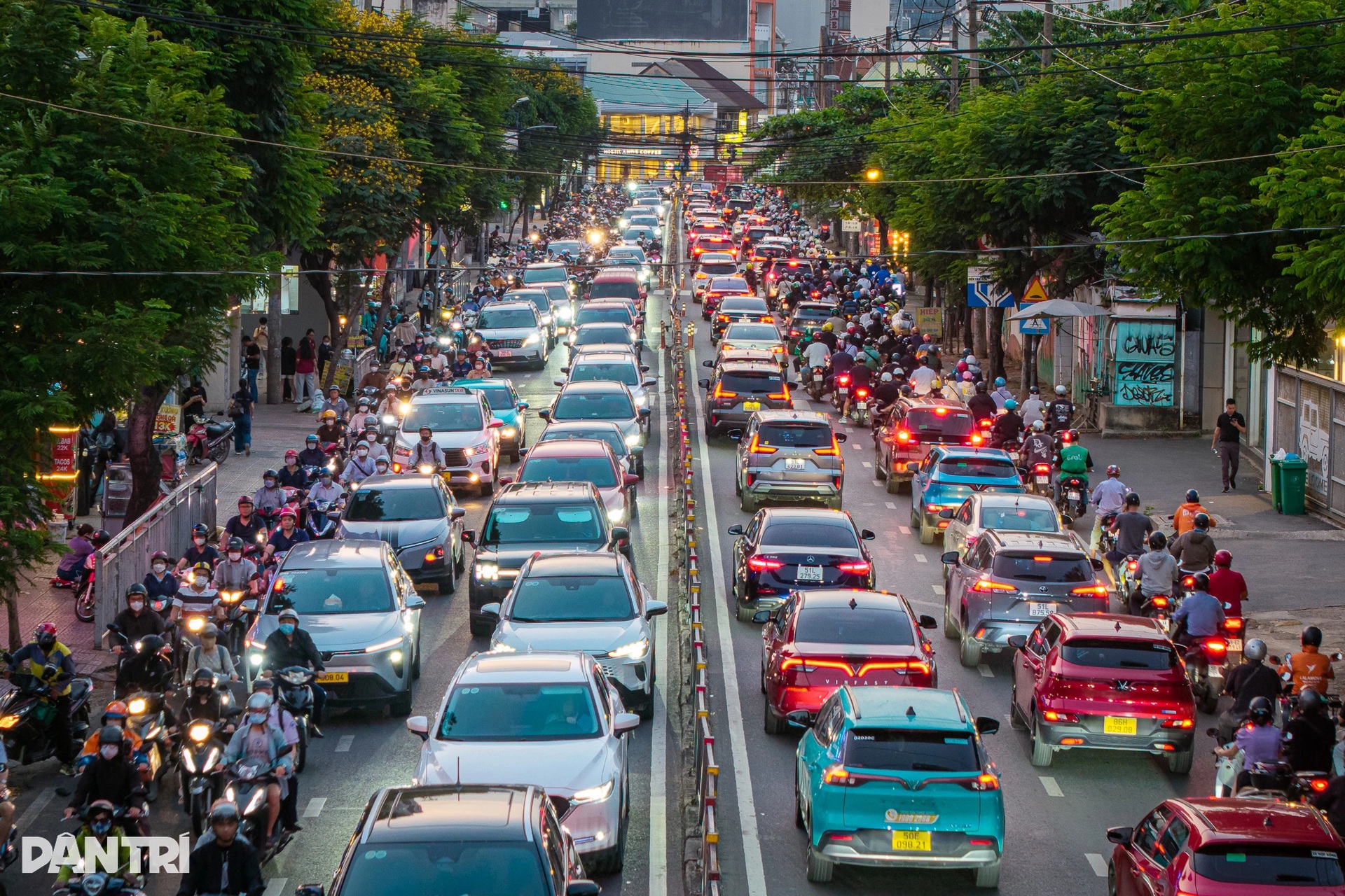 Người dân mong mỏi con đường ùn tắc nhất TPHCM được mở rộng - 1 Người dân mong mỏi con đường ùn tắc nhất TPHCM được mở rộng - 1