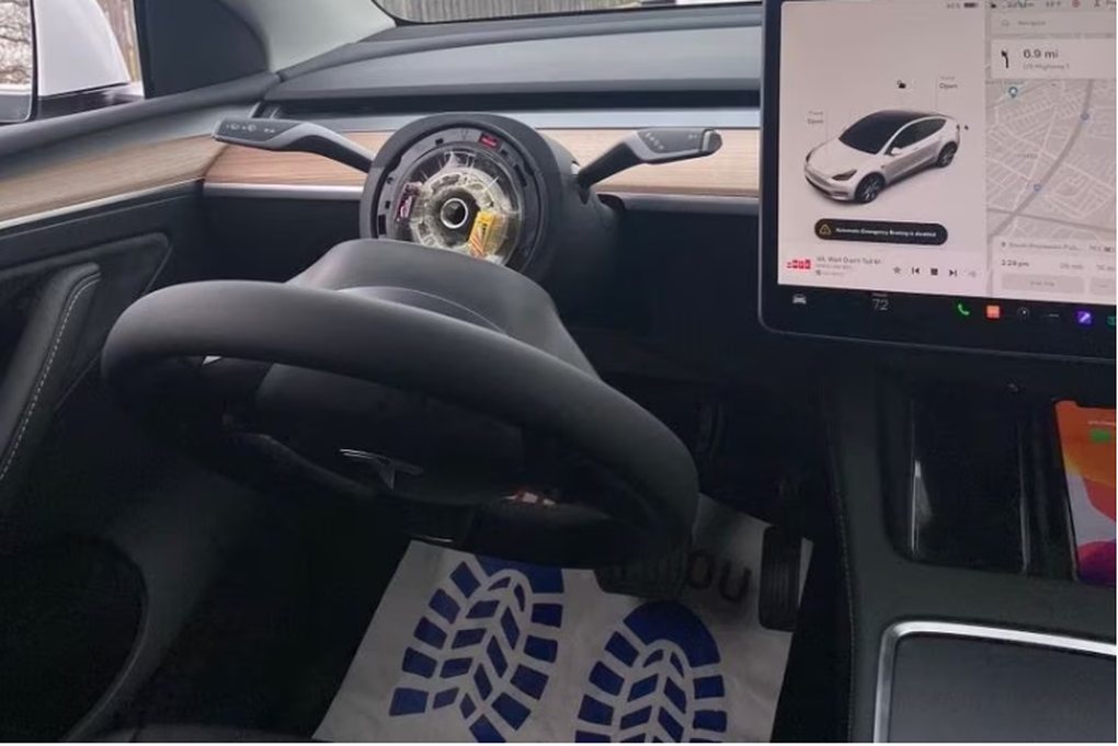 Triệu hồi xe sau vụ rơi vô-lăng khi đang lái, trách nhiệm của Tesla ở đâu? - 1 Triệu hồi xe sau vụ rơi vô-lăng khi đang lái, trách nhiệm của Tesla ở đâu? - 1