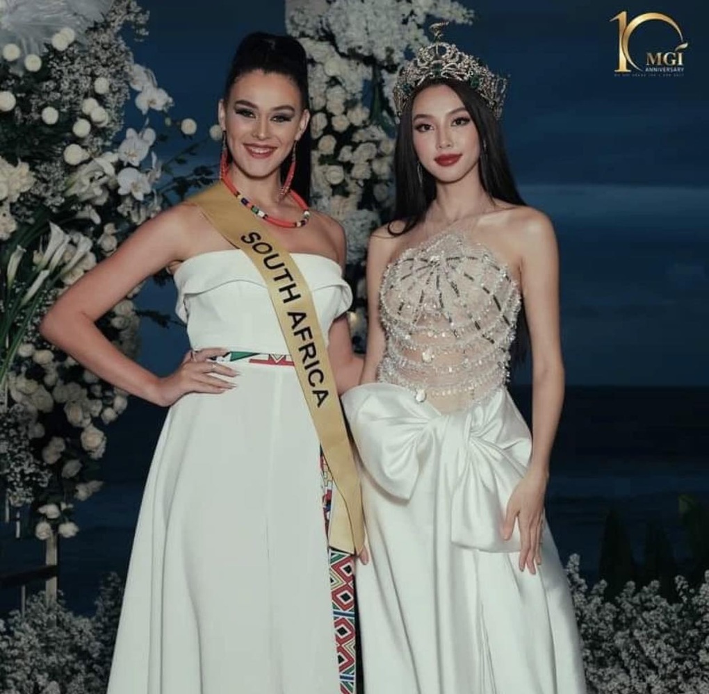 Người đẹp Nam Phi tố bị Hoa hậu Hòa bình Thế giới ép làm việc kiệt sức - 5 Người đẹp Nam Phi tố bị Hoa hậu Hòa bình Thế giới ép làm việc kiệt sức - 5