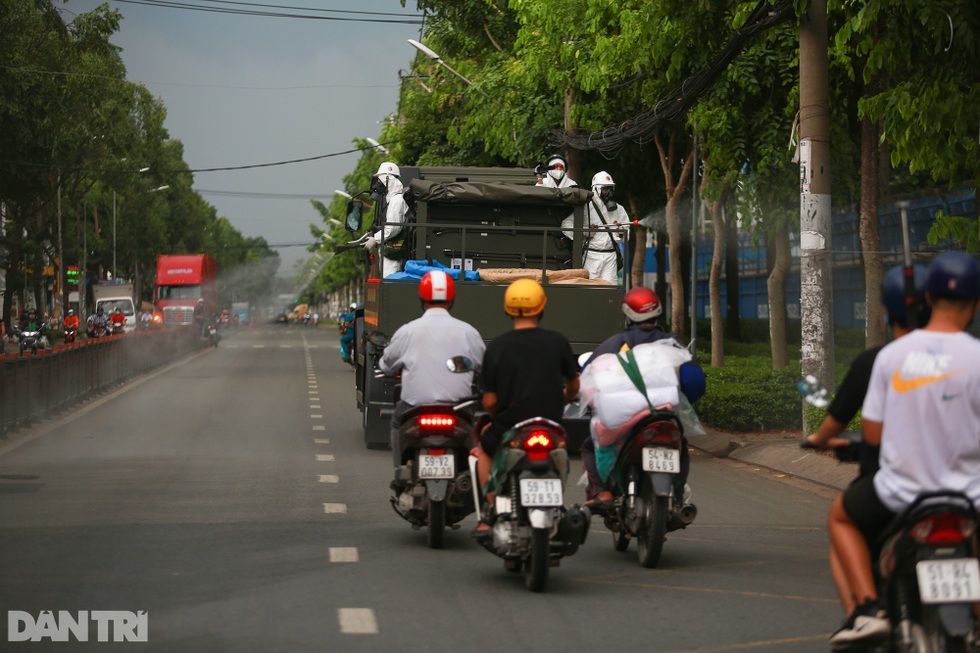 Cận cảnh 15 xe đặc chủng tiêu độc khử khuẩn diện rộng ở tâm dịch TPHCM - 7 Cận cảnh 15 xe đặc chủng tiêu độc khử khuẩn diện rộng ở tâm dịch TPHCM - 7