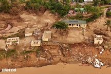 Cảnh ngôi trường bán trú ở biên giới đổ nát, tan hoang sau lũ quét