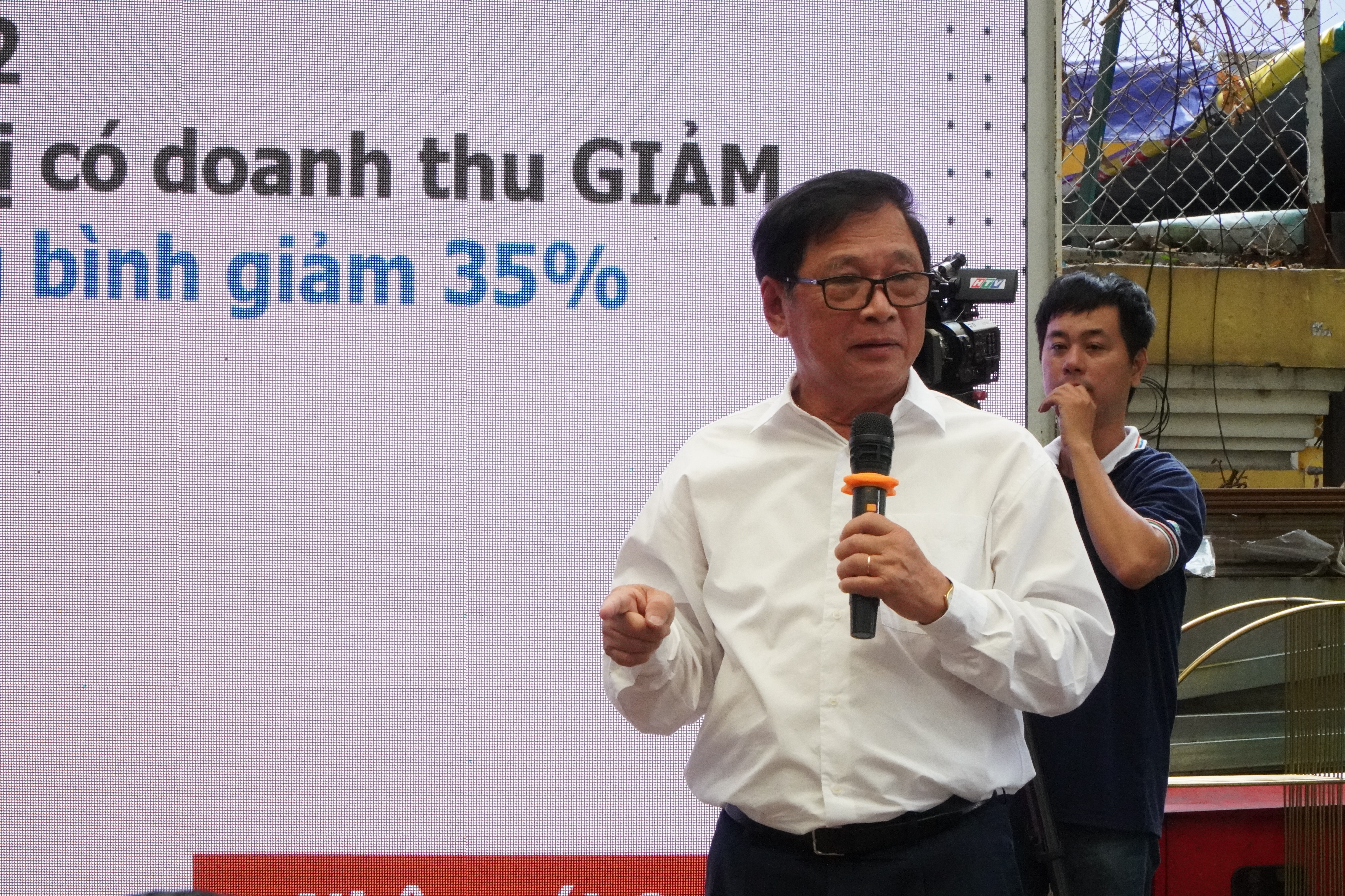 Đường sách TPHCM thu hơn 31.000 tỷ đồng nửa đầu năm, vẫn đáng báo động - 1