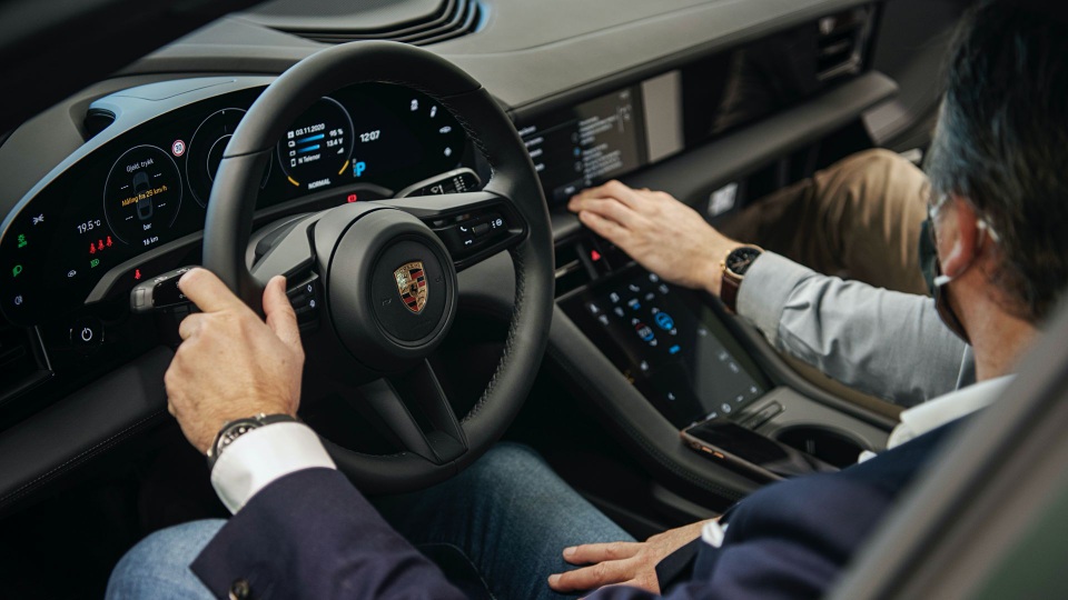 Vì sao Porsche Canada phải găm hàng của đối thủ cạnh tranh? - 2 Vì sao Porsche Canada phải găm hàng của đối thủ cạnh tranh? - 2
