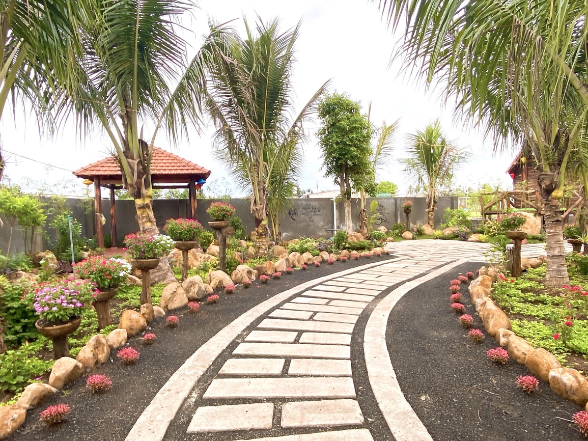 Chàng trai 9X gom đá và gỗ cũ, dựng nhà vườn 1.000m2 ở Buôn Mê Thuột - 6 Chàng trai 9X gom đá và gỗ cũ, dựng nhà vườn 1.000m2 ở Buôn Mê Thuột - 6
