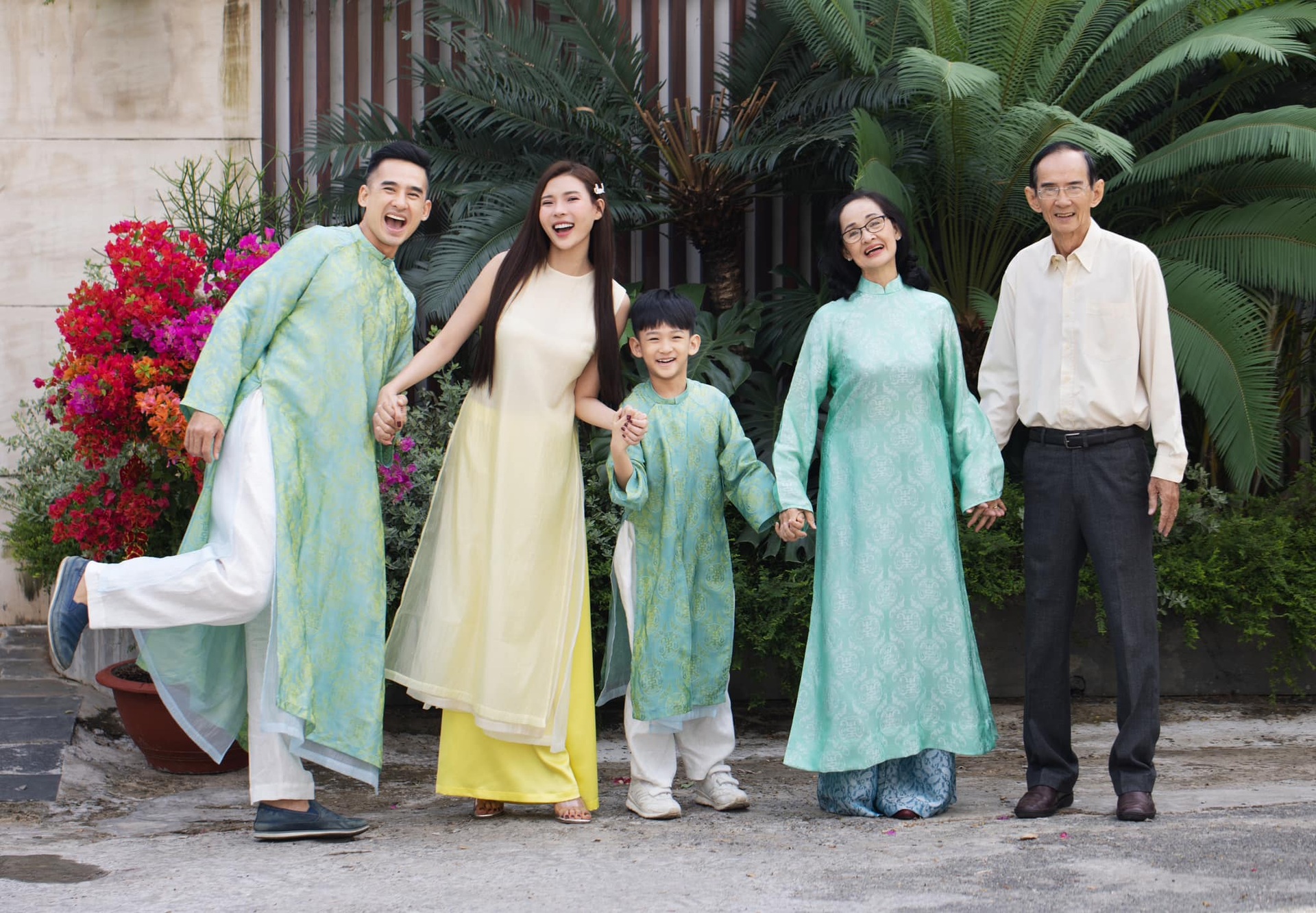 Thúy Diễm tuổi 39: Xin phép chồng đóng cảnh nóng, vượt sóng gió hôn nhân - 12 Thúy Diễm tuổi 39: Xin phép chồng đóng cảnh nóng, vượt sóng gió hôn nhân - 12