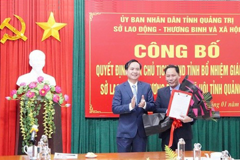 Chủ tịch UBND tỉnh Quảng Trị giao nhiệm vụ cho tân Giám đốc Sở LĐ-TBXH - 1 Chủ tịch UBND tỉnh Quảng Trị giao nhiệm vụ cho tân Giám đốc Sở LĐ-TBXH - 1