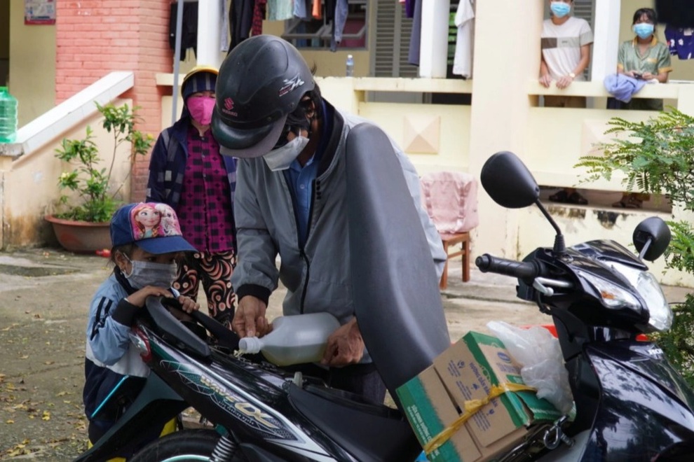 Con mất vì Covid-19, ông bà đưa cháu về Bạc Liêu nhưng đi nhầm tận Cà Mau - 1 Con mất vì Covid-19, ông bà đưa cháu về Bạc Liêu nhưng đi nhầm tận Cà Mau - 1