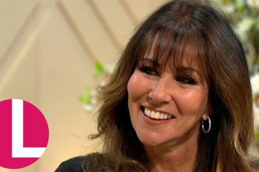 Linda Lusardi tự tin chụp ảnh áo tắm ở tuổi 60