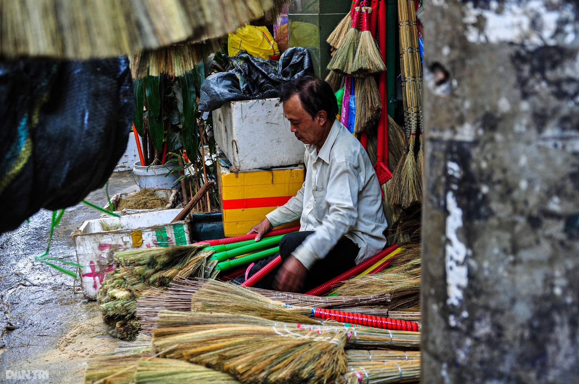 Xóm chổi đót độc nhất ở TPHCM nhộn nhịp ngày giáp Tết - 14