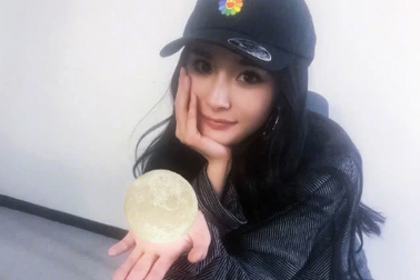 Dương Mịch tiếp tục "bỏ rơi" con gái trong Tết Trung thu?