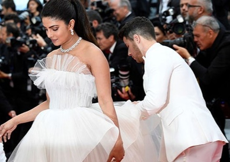 Priyanka Chopra chia sẻ về cuộc hôn nhân với chồng kém 10 tuổi - 1 Priyanka Chopra chia sẻ về cuộc hôn nhân với chồng kém 10 tuổi - 1