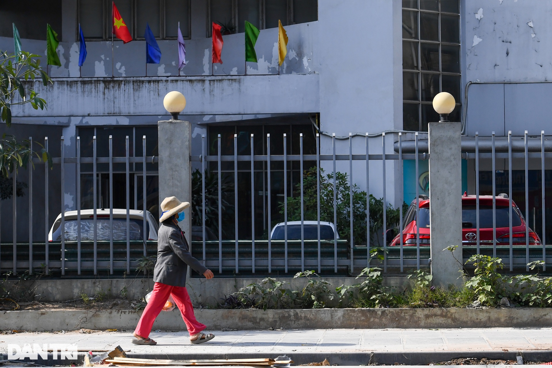 Người dân thủ đô thoát khổ trên đoạn đường 440m cải tạo 4 năm mới về đích - 10 Người dân thủ đô thoát khổ trên đoạn đường 440m cải tạo 4 năm mới về đích - 10