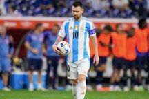 Đá hỏng penalty, Messi hết lời ca ngợi thủ môn Emiliano Martinez