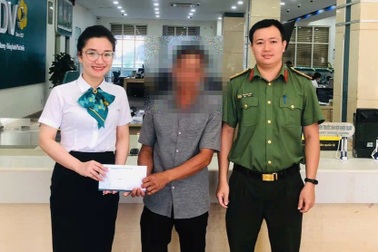 Người đàn ông bán cà phê, vay tiền chuyển cho người yêu trên mạng