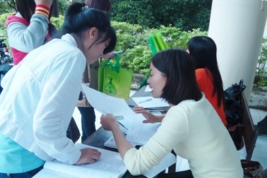 1.500 SV Huế ký tên cam kết hạn chế sử dụng túi nilon