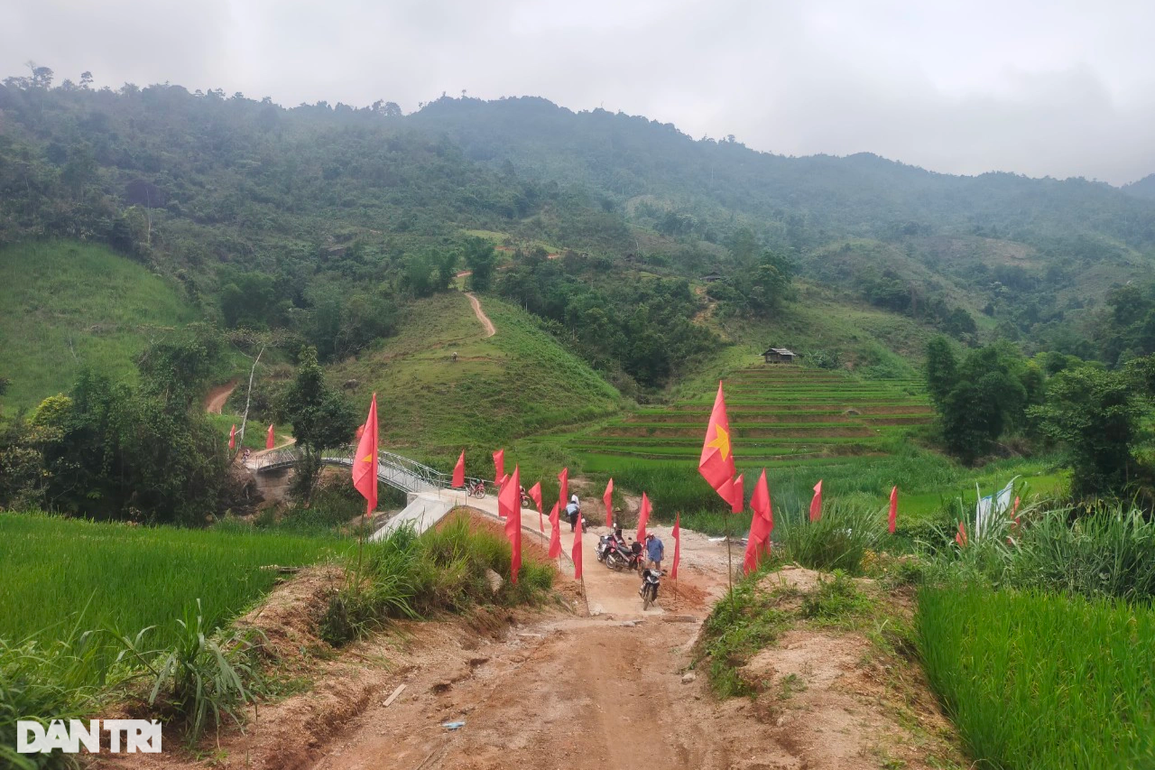 Khánh thành cầu Dân trí ở thung lũng khó khăn bậc nhất biên giới Việt - Lào - 7 Khánh thành cầu Dân trí ở thung lũng khó khăn bậc nhất biên giới Việt - Lào - 7