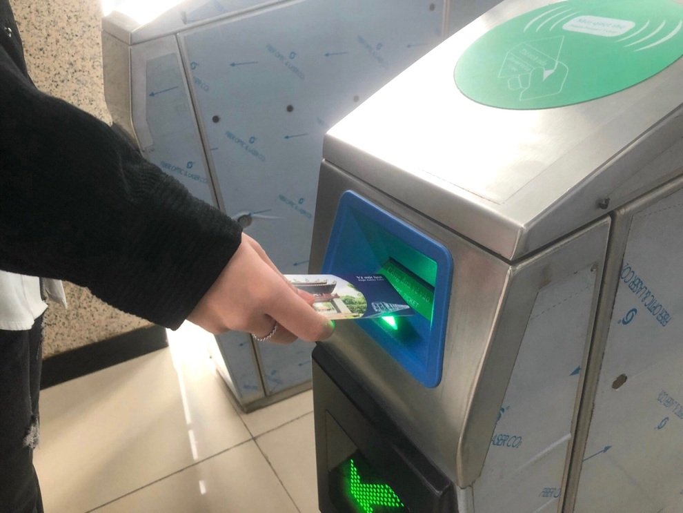 Giới trẻ tìm ra nhiều góc chụp ảnh sống ảo khi đi tàu điện mới ở Hà Nội - 13