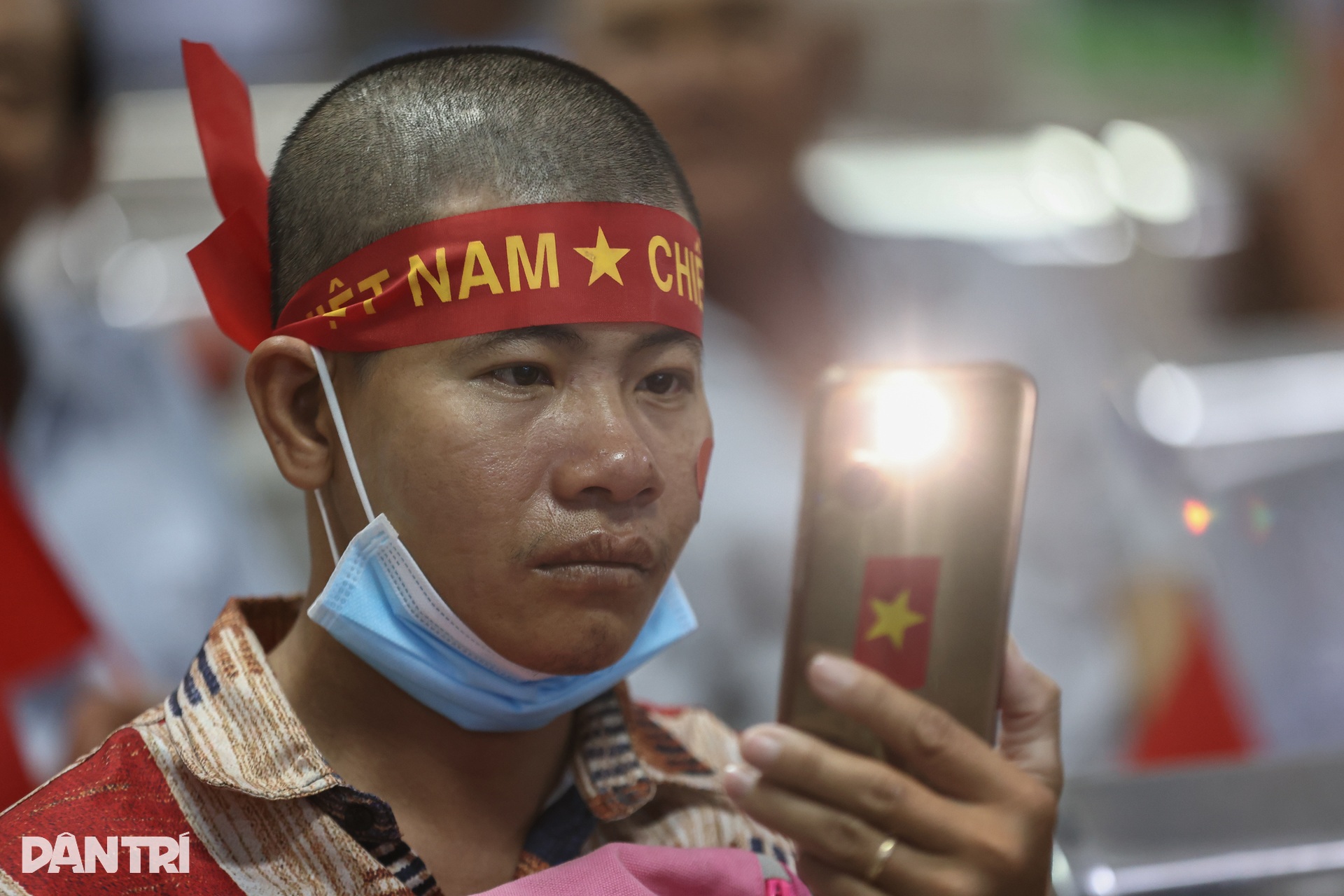 Bệnh nhân cháy hết mình khi tuyển Việt Nam hạ Thái Lan - 10 Bệnh nhân cháy hết mình khi tuyển Việt Nam hạ Thái Lan - 10