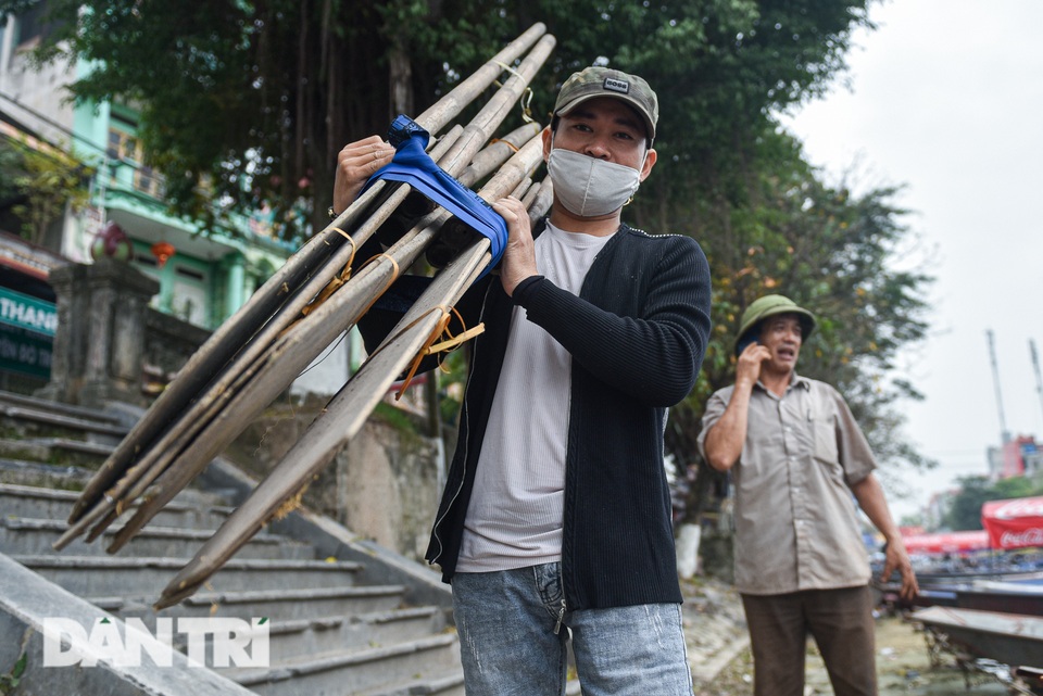 Người dân hạ thuyền, chuẩn bị đón khách trước ngày khai hội chùa Hương - 7 Người dân hạ thuyền, chuẩn bị đón khách trước ngày khai hội chùa Hương - 7