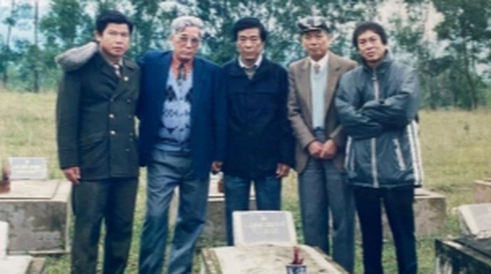 Học trò sống sót sau trận bom B52 kể ký ức đau thương về GS Đặng Văn Ngữ - 8 Học trò sống sót sau trận bom B52 kể ký ức đau thương về GS Đặng Văn Ngữ - 8