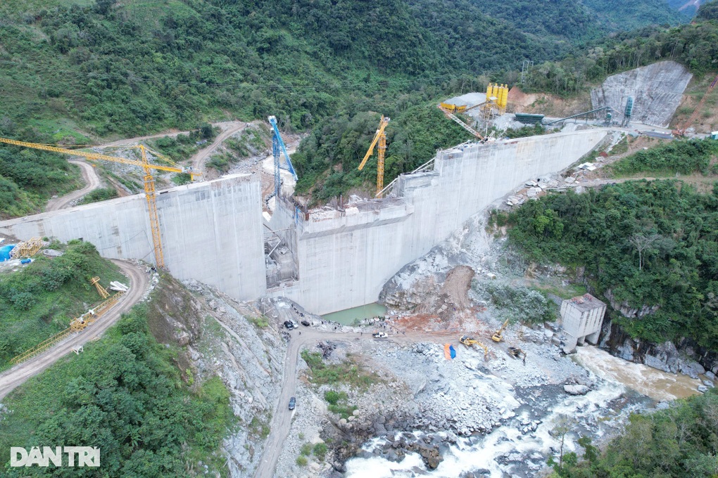 5 người bị nạn ở Thủy điện Đăk Mi 1: Tìm thấy 2 thi thể không nguyên vẹn - 2 5 người bị nạn ở Thủy điện Đăk Mi 1: Tìm thấy 2 thi thể không nguyên vẹn - 2