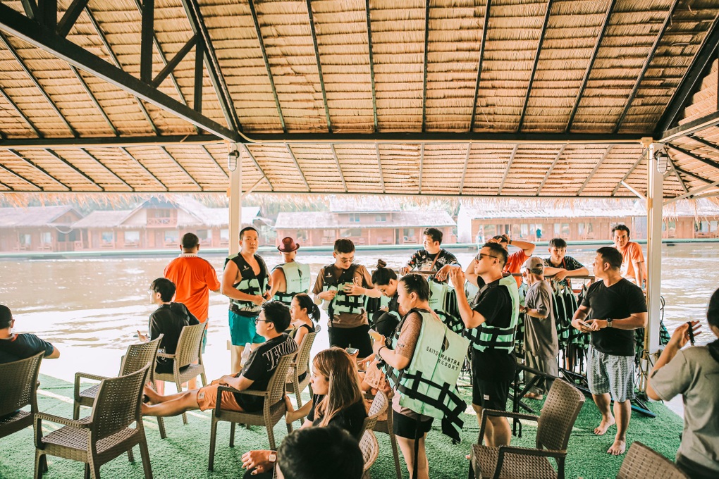 Vỡ mộng tour giá rẻ, lùa khách vào cửa hàng mua sắm, ngủ tạm nhà dân - 4 Vỡ mộng tour giá rẻ, lùa khách vào cửa hàng mua sắm, ngủ tạm nhà dân - 4