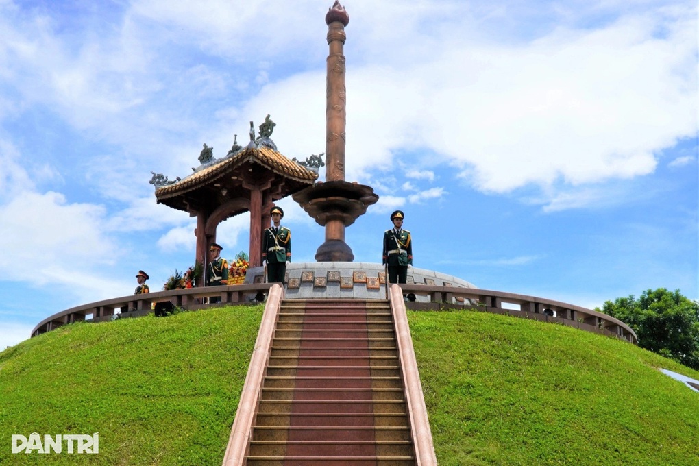 Mưa đỏ tạo hiệu ứng, lượng khách đến Thành cổ Quảng Trị tăng đột biến - 2 Mưa đỏ tạo hiệu ứng, lượng khách đến Thành cổ Quảng Trị tăng đột biến - 2