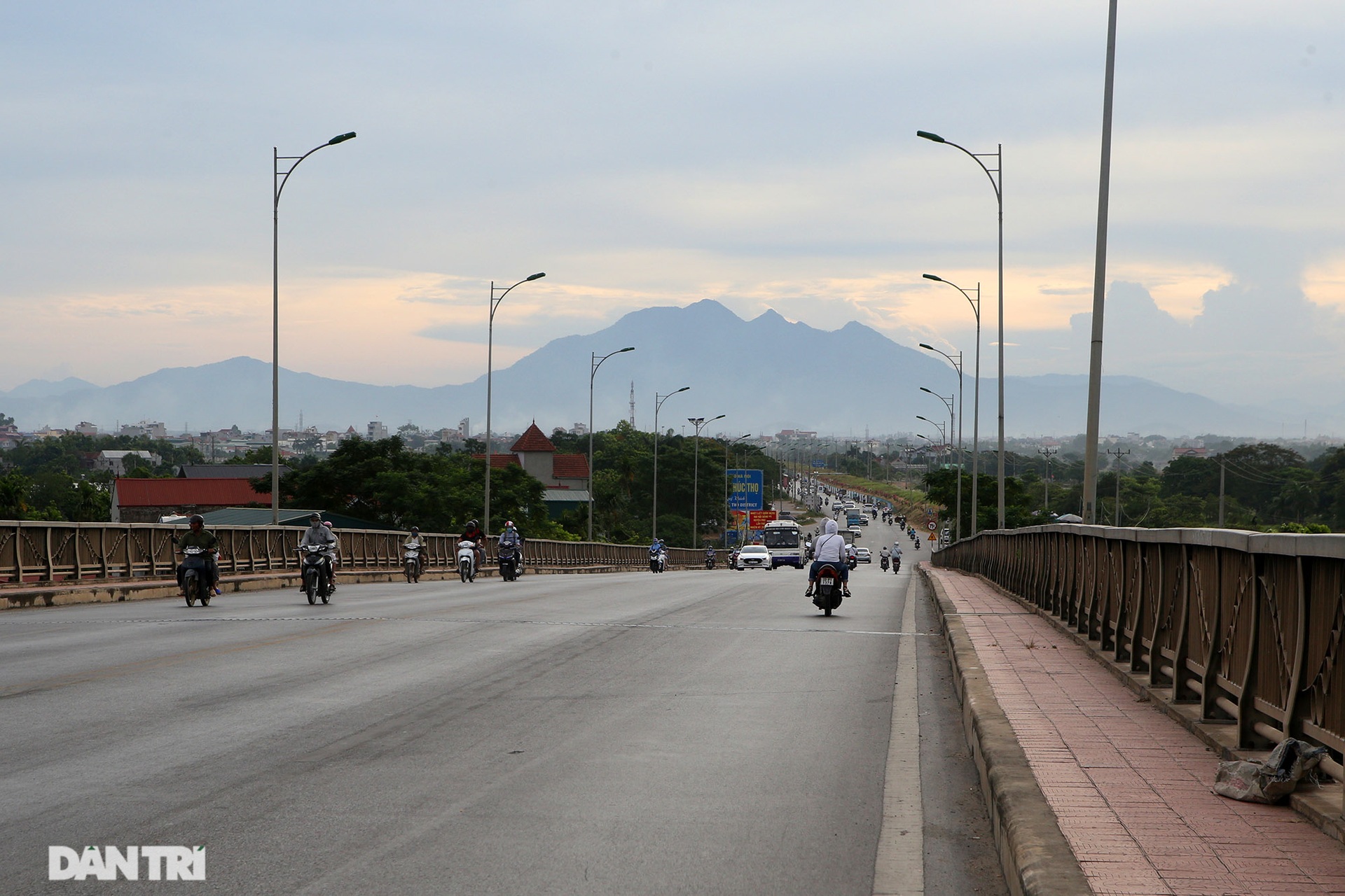Núi thiêng gần Hà Nội đẹp mê mải nhìn từ muôn phương tám hướng - 2 Núi thiêng gần Hà Nội đẹp mê mải nhìn từ muôn phương tám hướng - 2