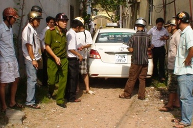 Cướp taxi để lấy tiền... về quê