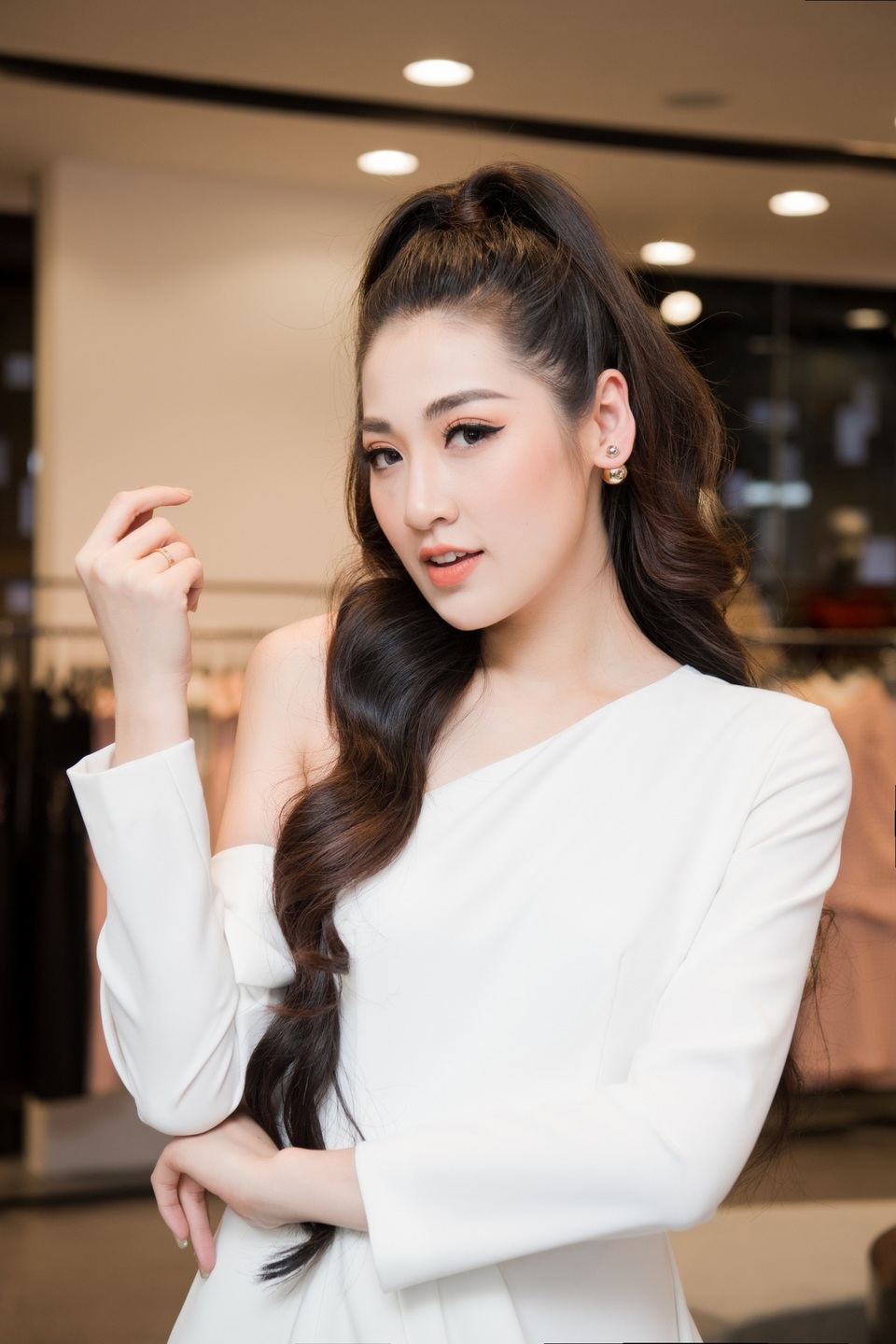 “Mẹ chồng” Lan Hương được dàn Hoa hậu, diễn viên tranh nhau gọi “u” - 15 “Mẹ chồng” Lan Hương được dàn Hoa hậu, diễn viên tranh nhau gọi “u” - 15